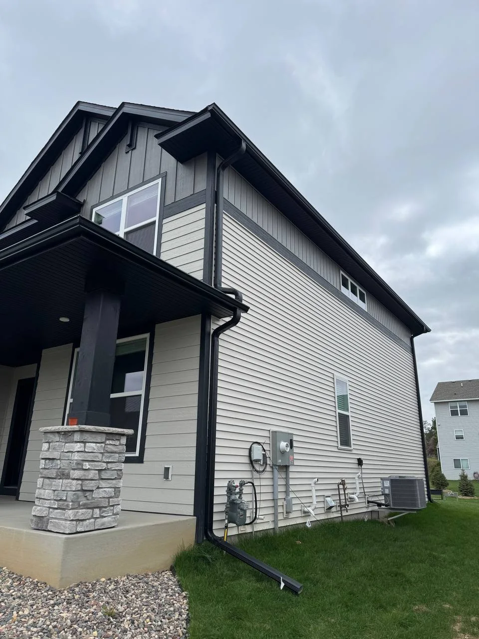 Seamless aluminum gutter installation and repair on a Delano MN home